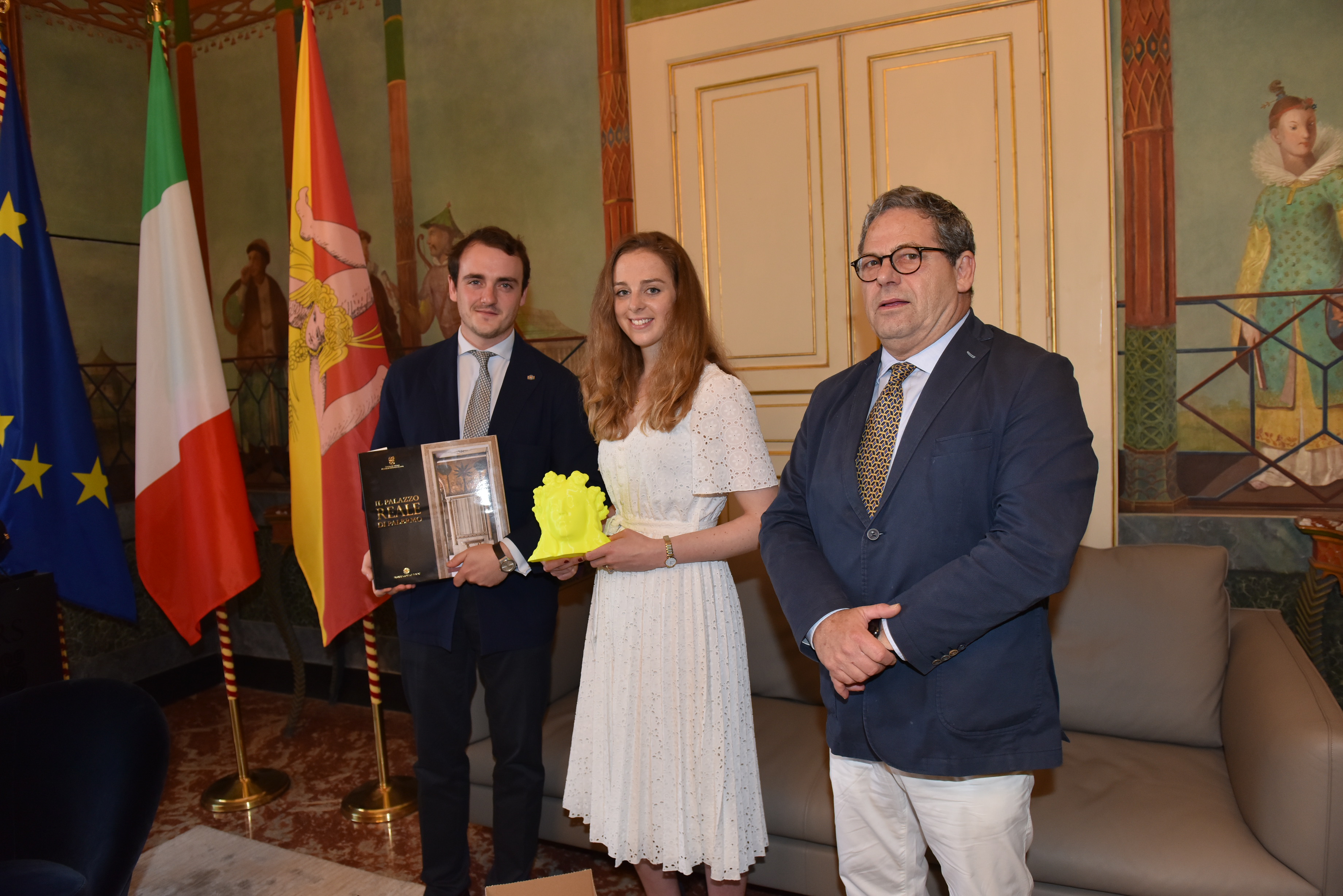 Miccichè con i nobili di Casa Borbone