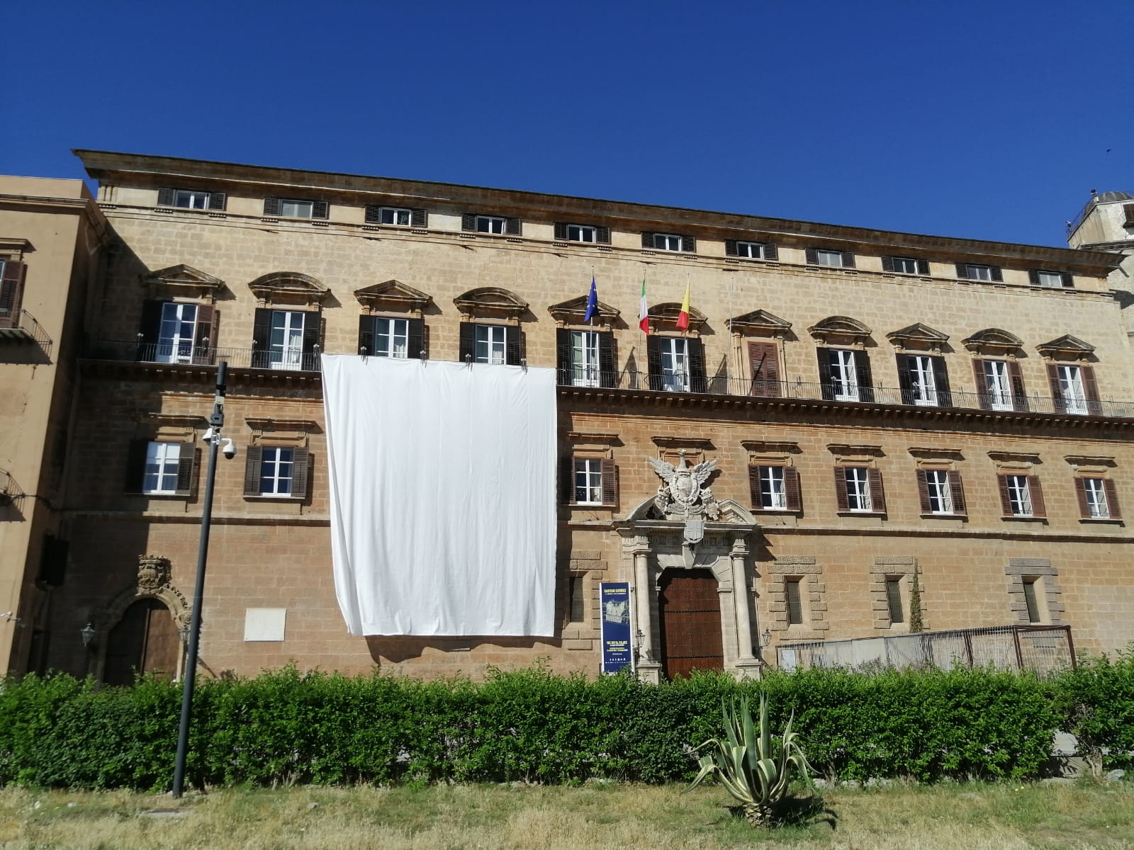 Lenzuolo a Palazzo Reale