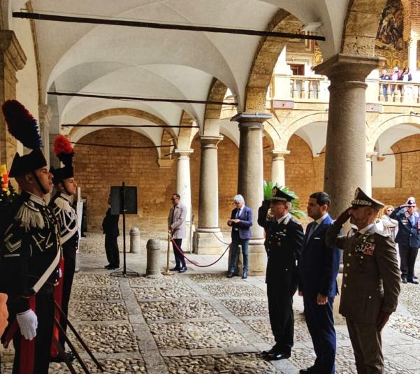 Deposizione corona di alloro per i caduti di Nassiriya