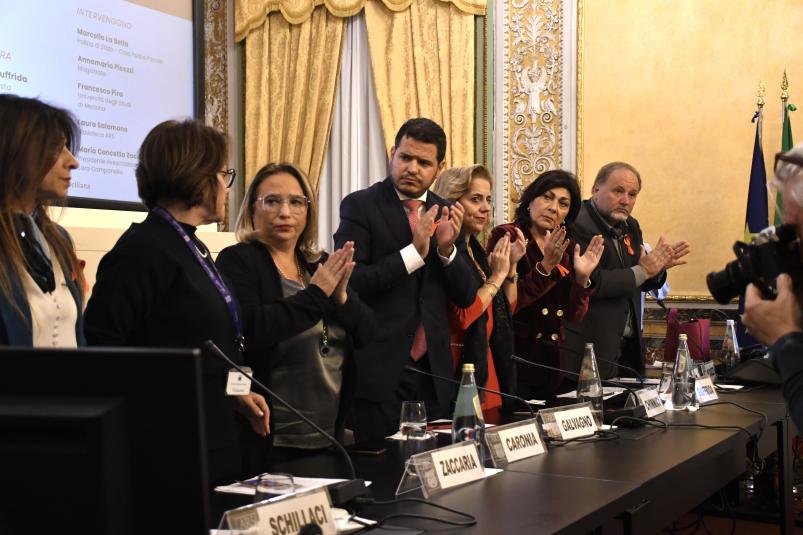 Oltre il cliché: un confronto sulla violenza di genere