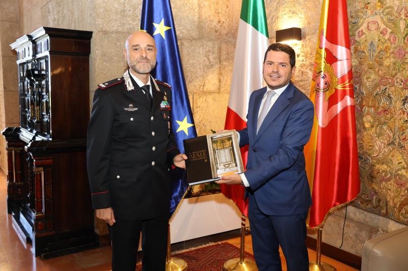 Consegna del libro 