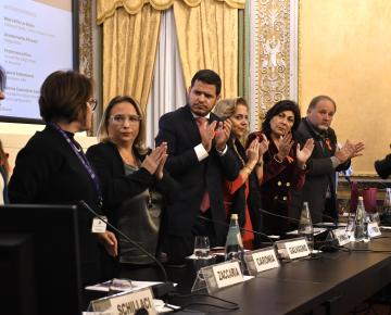 Oltre il cliché: un confronto sulla violenza di genere