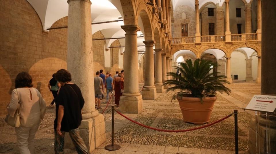 Eris in peste patrona videomapping