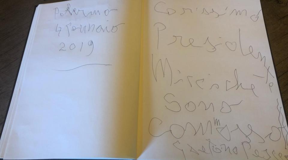 Il messaggio che Gaetano Pesce ha scritto per me sul libro delle visite.